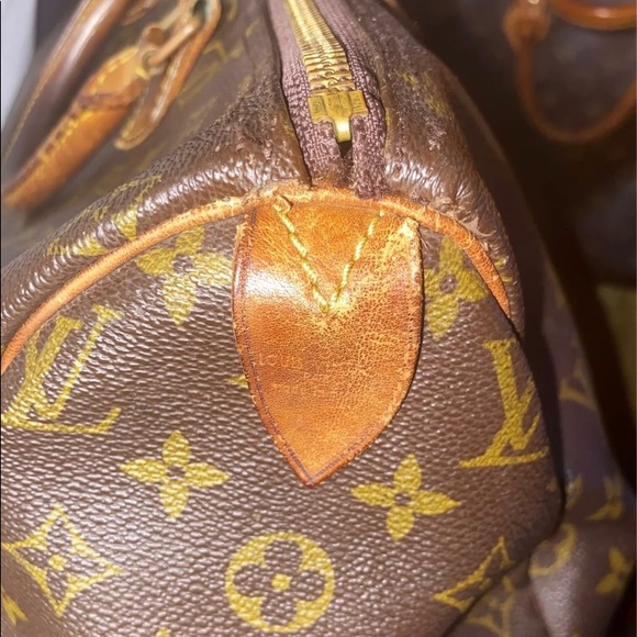 Authentic Louis Vuitton Monogram Speedy 40 - Picture 6 of 12